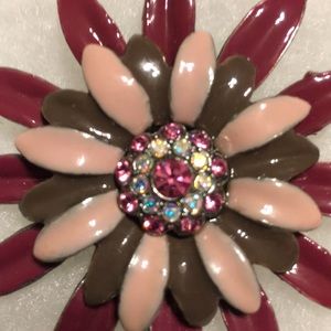 Decorative broach Looks vintage